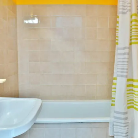 Bord De Avec 4 Couchages, Parking Et Tennis - Fr-1-251-263