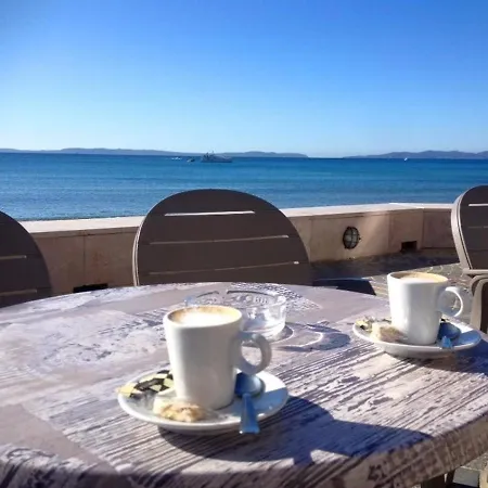 Bord De Avec 4 Couchages, Parking Et Tennis - Fr-1-251-263 * Le Lavandou