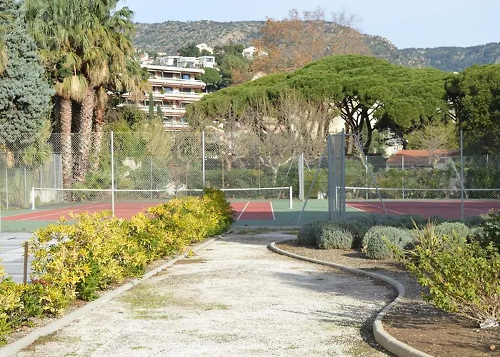 Lägenhet Bord De Avec 4 Couchages, Parking Et Tennis - Fr-1-251-263 Le Lavandou